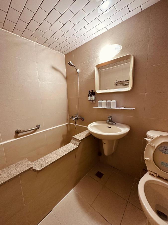 Ming Ren Hotspring Hotel Jiaoxi Extérieur photo